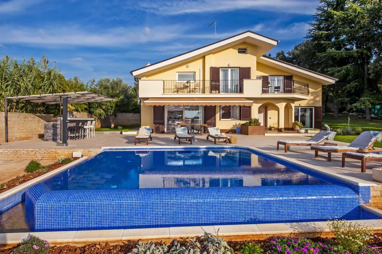 Villa Montericco ロヴィニ エクステリア 写真